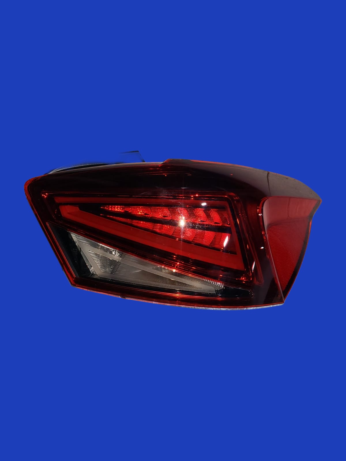 Calavera Exterior Derecha LED Seat Ibiza (2018-2024) | Original Hella 6F0-945-208-H Pequeño Daño